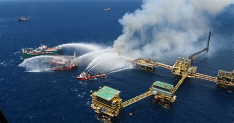 Al menos dos personas murieron en el incendio en la plataforma petrolera Nohoch Alfa, en el Golfo de México